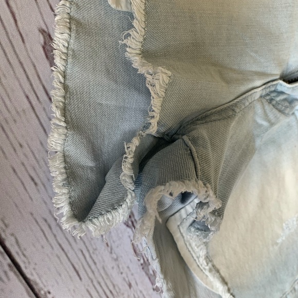 Size 26, Billabong high waisted indigo jean shorts - Picture 11 of 12